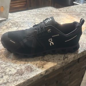 On cloud men’s like new